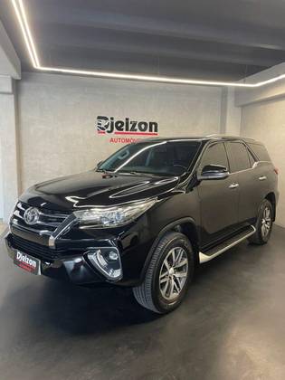 TOYOTA HILUX SW4 2.8 SRX 4X4 7 LUGARES 16V TURBO INTERCOOLER DIESEL 4P AUTOMÁTICO TOYOTA HILUX SW4 2.8 SRX 4X4 7 LUGARES 16V TURBO INTERCOOLER DIESEL 4P AUTOMÁTICO